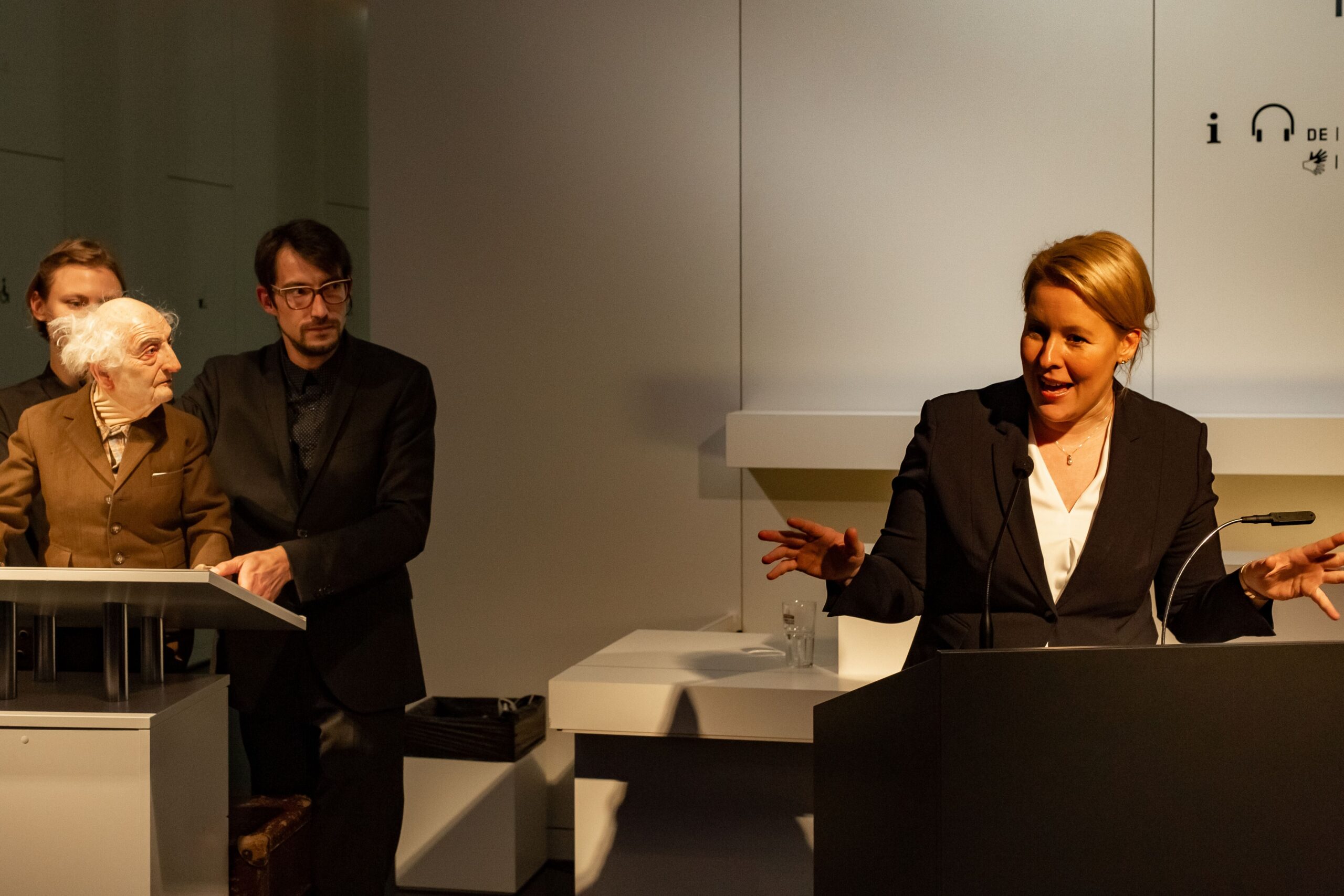 Bundesfamilienministerin Giffey bei der Eröffnung des "Aufstand der Geschichten" am 03.11.2018 in Chemnitz Fotorechte: Mark Frost